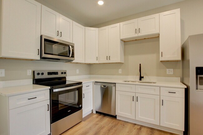 Building Photo - 230 3rd St