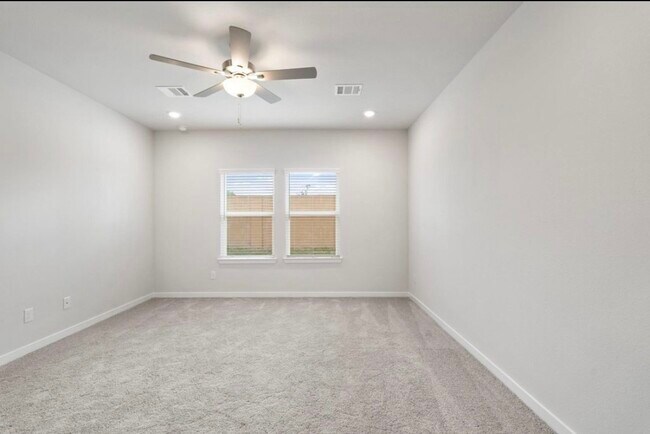 Building Photo - 32915 Silver Mdw Wy