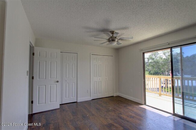 Building Photo - 283 E Towne Pl