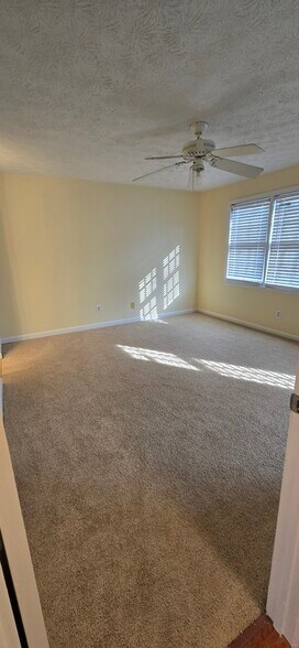 Building Photo - 2494 Lehaven Dr