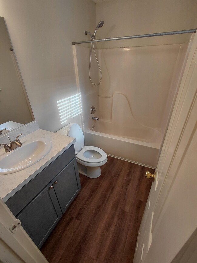 Building Photo - 2713 Oak Park Ct