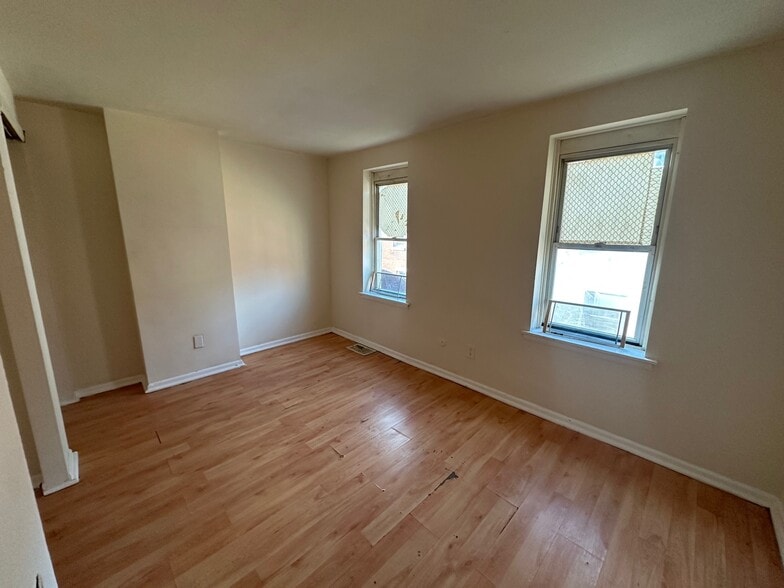 Building Photo - 5829 Wakefield St