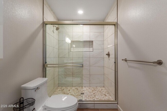 Building Photo - 1628 E Del Rio Dr