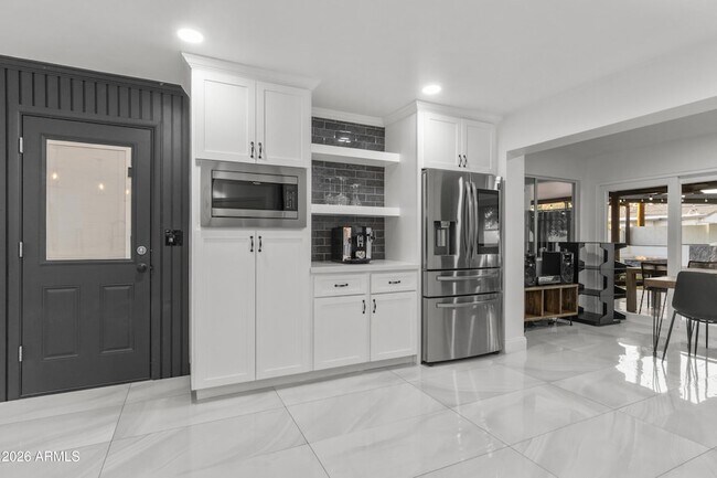 Building Photo - 3938 E Cheery Lynn Rd