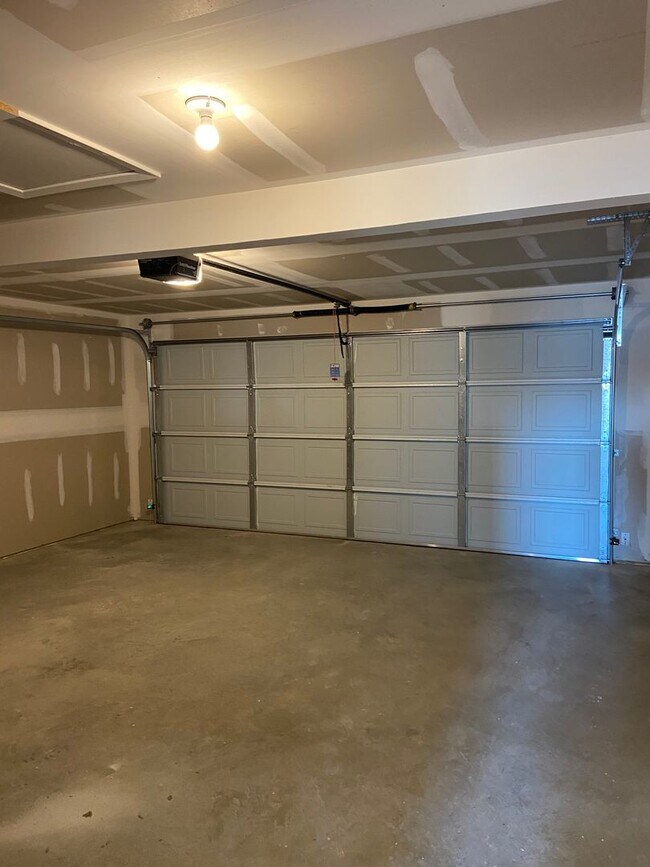 Building Photo - *Start 2026 Rent FREE!* Four Bedroom | Two Bathroom in Jonesboro