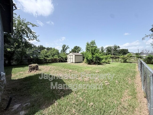 Building Photo - 525 Magnolia St
