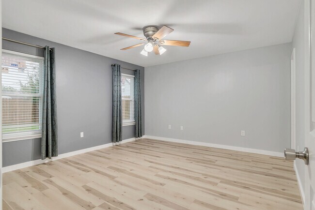 Building Photo - 467 Sandy Ridge Cir