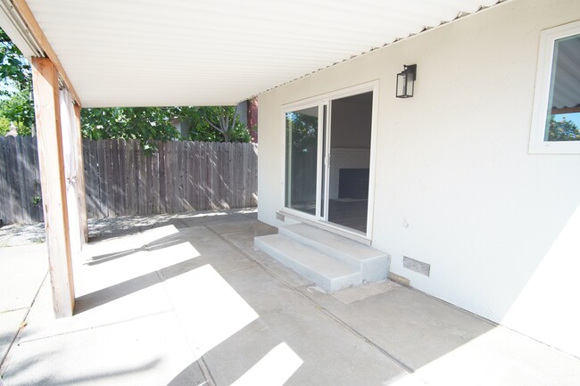 Building Photo - 1650 Archer Dr