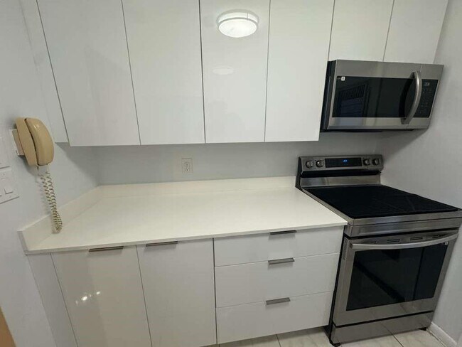 Building Photo - 348 S Federal Hwy