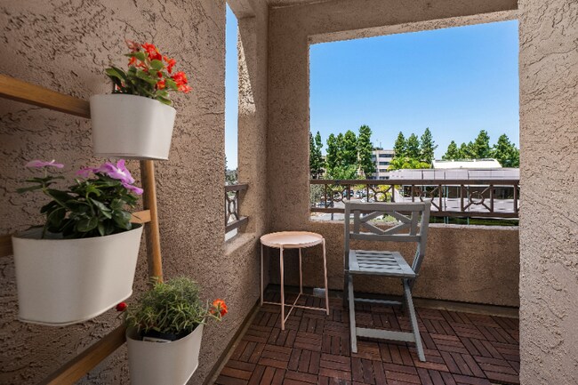 Building Photo - 3550 Lebon Dr