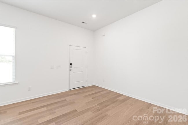 Building Photo - 302 Silver Fleet Dr
