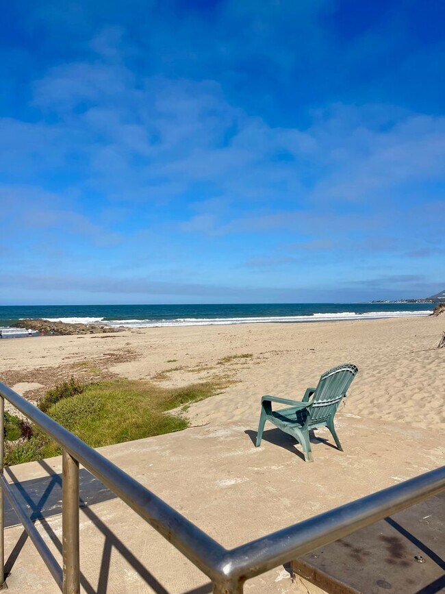 Building Photo - Classic Pierpont Beach House | 10-Month Lease | Just Steps to the Sand