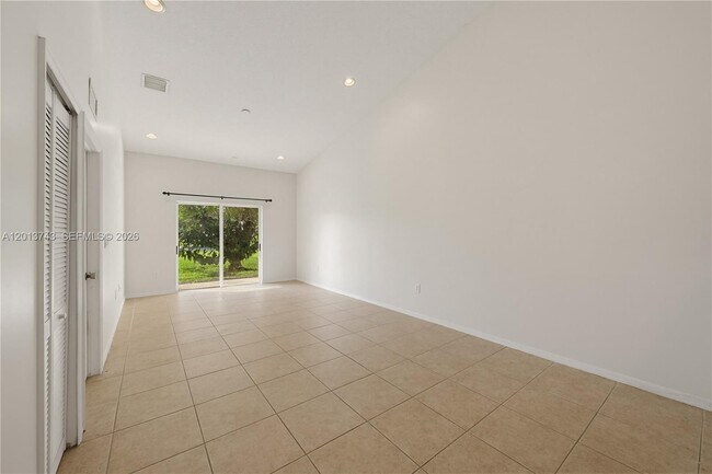 Building Photo - 3393 NE 11th Dr