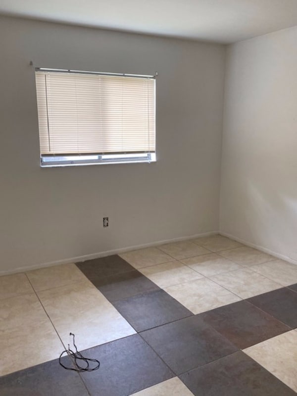 Building Photo - 2320 Maple Ave