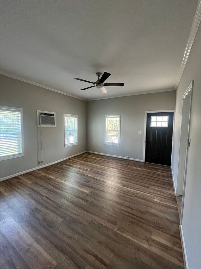 Building Photo - 177 Eastrbook Dr