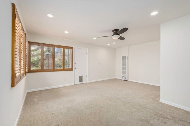 Building Photo - 919 Del Mar Ave