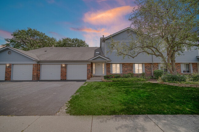Building Photo - 1661 Commodore Ct