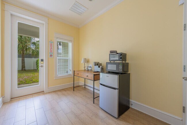 Building Photo - Fully Furnished Jax Beach Townhome