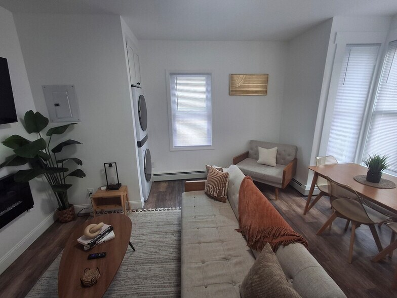 Building Photo - 23 Handy St