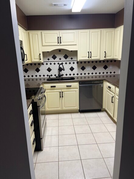 Building Photo - 1300 G St