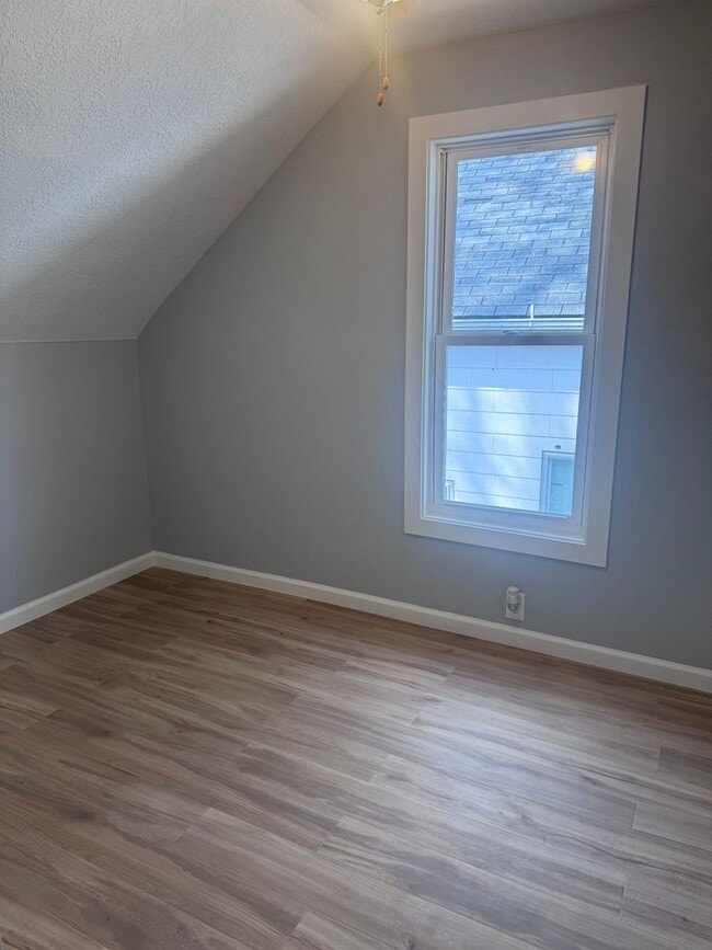 Building Photo - Remodeled 4 Bedroom 1 Bathroom Home