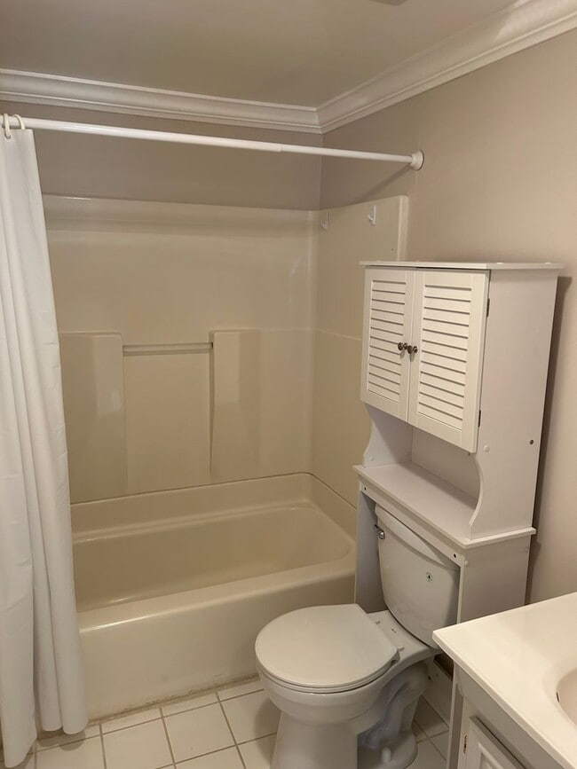 Building Photo - Modern Charm: 2 BR Home with Finished Basement, Pet Friendly, Assigned Parking, and Prime Location!