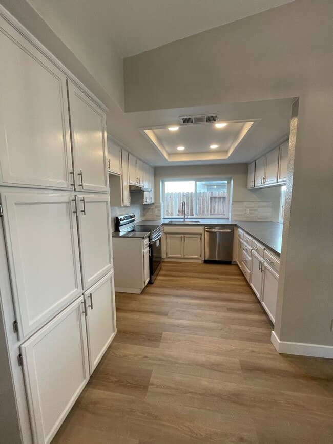 Building Photo - Beautiful Single Story Home Ready To Be Home!
