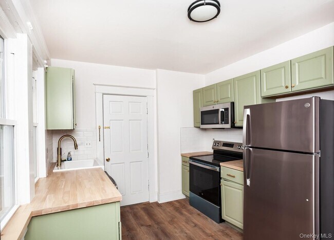 Building Photo - 1009 Hudson Ave