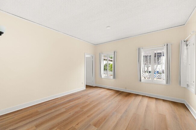 Building Photo - Beautiful Home