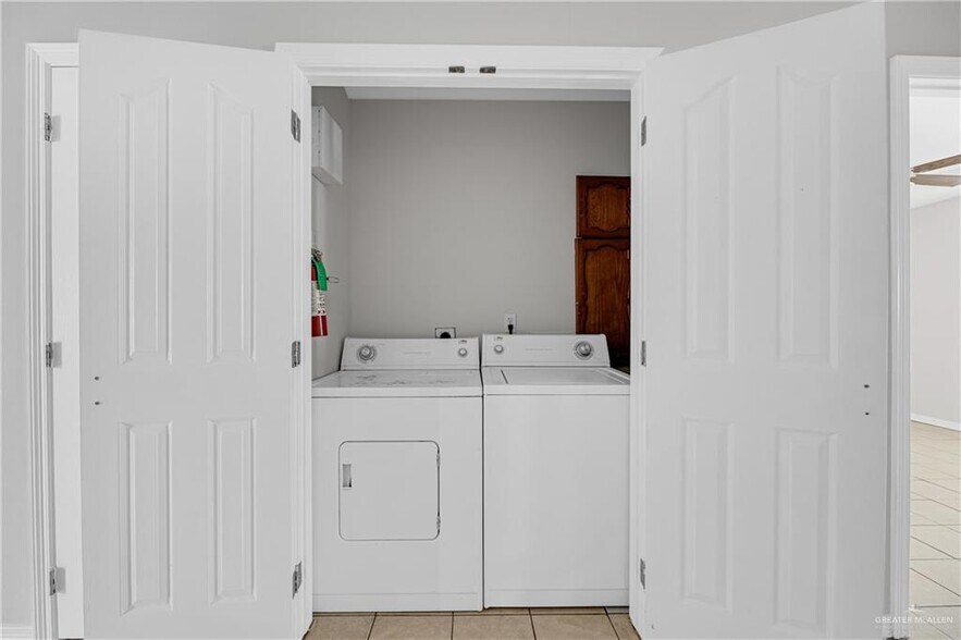laundry - 712 Agate St