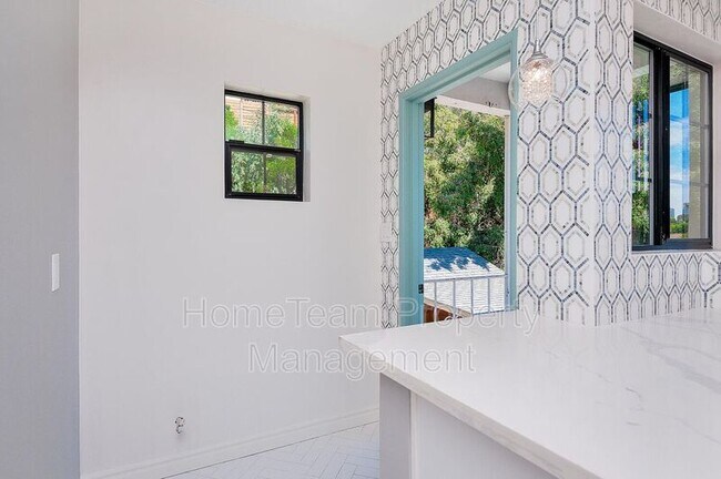 Building Photo - 2747 Reynard Way