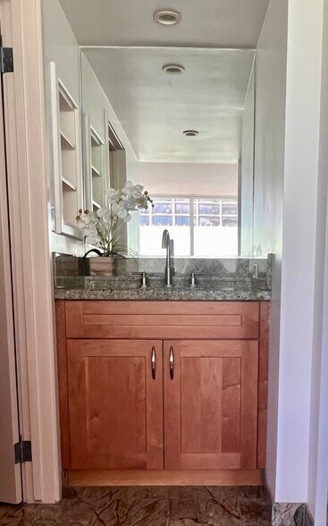 Bathroom 1 - 2500 Kalakaua Ave