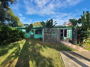 Building Photo - 1703 John Anderson Dr