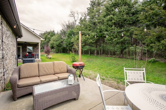 Building Photo - 5322 Honeybee Dr