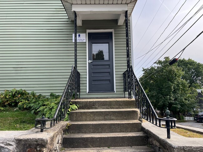 Building Photo - 471 Central St
