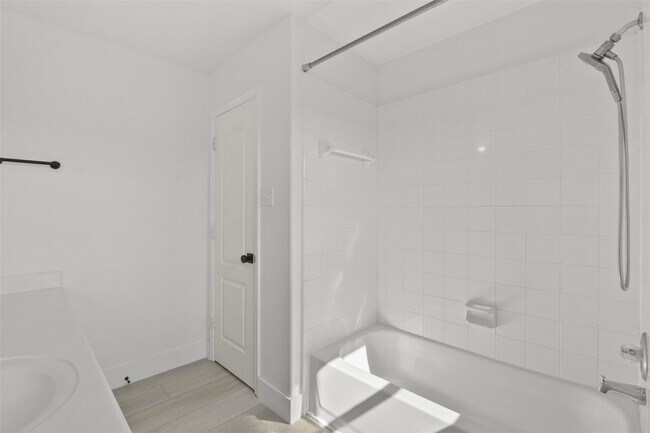 Building Photo - 16727 Summer Cypress Ct