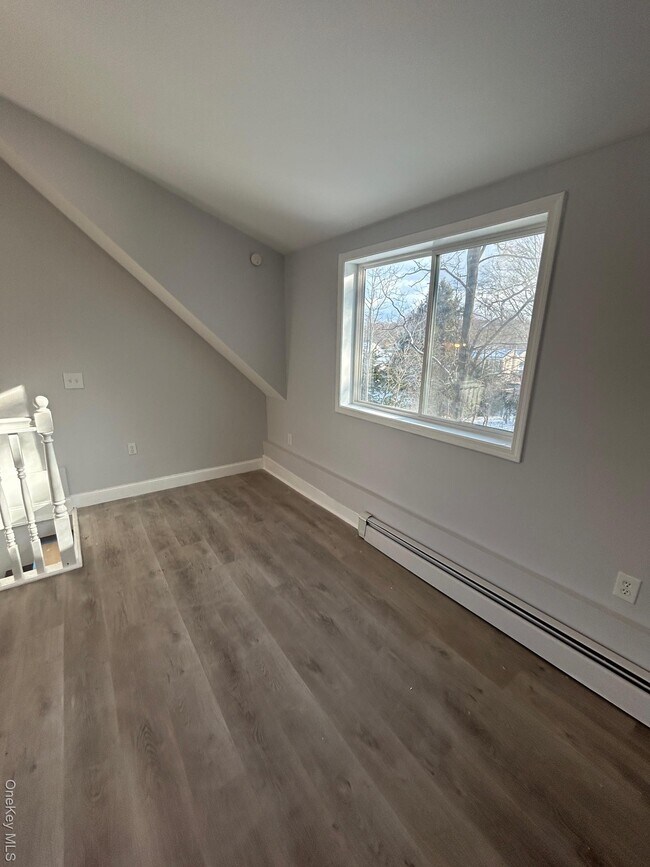 Building Photo - 165 S Cross Rd