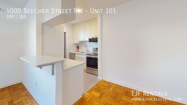 Building Photo - Quiet Glover Park One Bedroom W/Plenty of ...