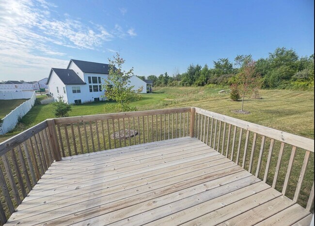 Building Photo - Newer Build - Four Bedroom Duplex in Caledonia!