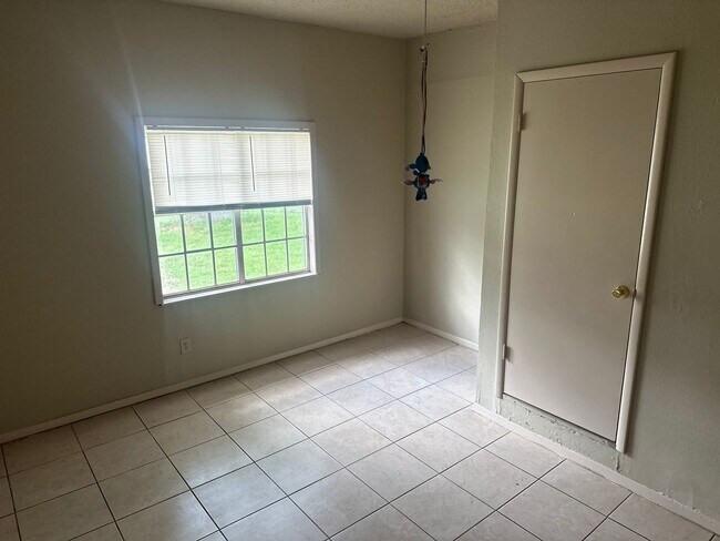 Building Photo - 1007 Mayes Ave
