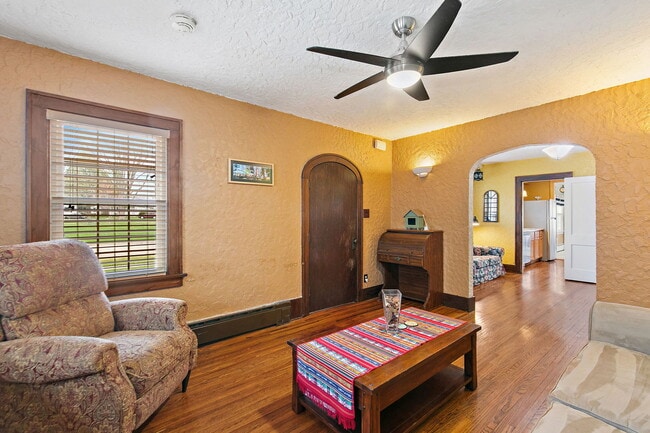 Building Photo - 811 Ellwood Ave