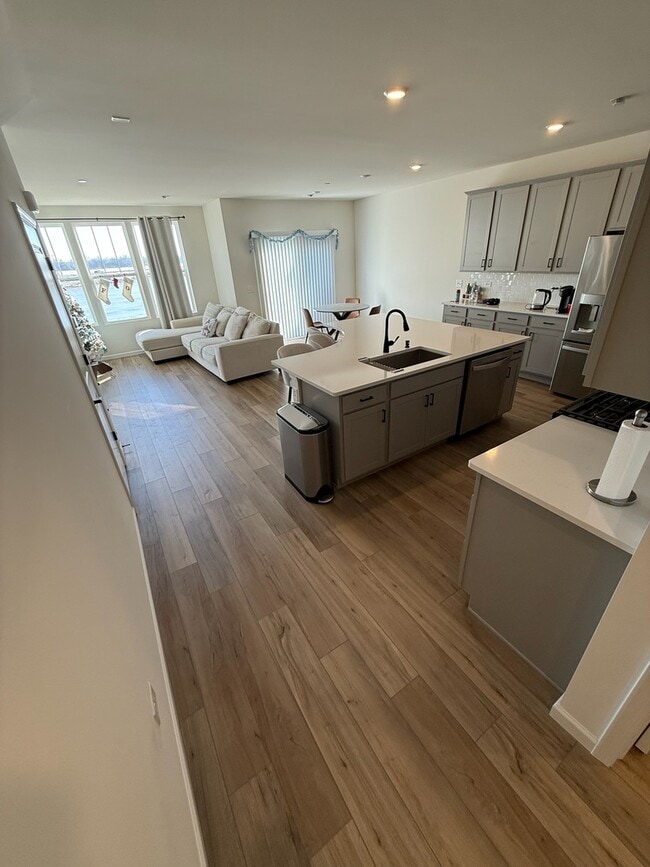 Building Photo - 5963 Hawkweed Dr