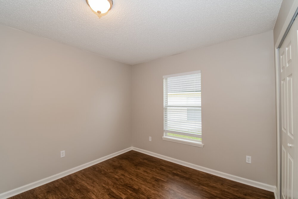 Building Photo - 1864 Creekview Dr