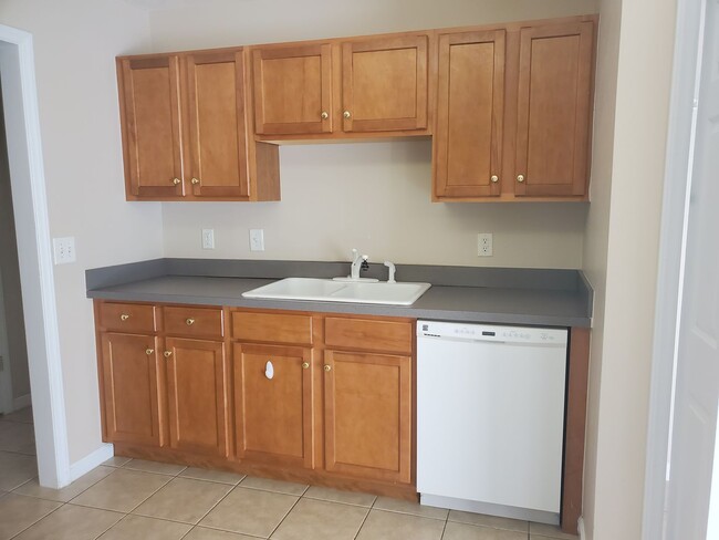 Building Photo - Charming 2 Story Home with Sun-Room!