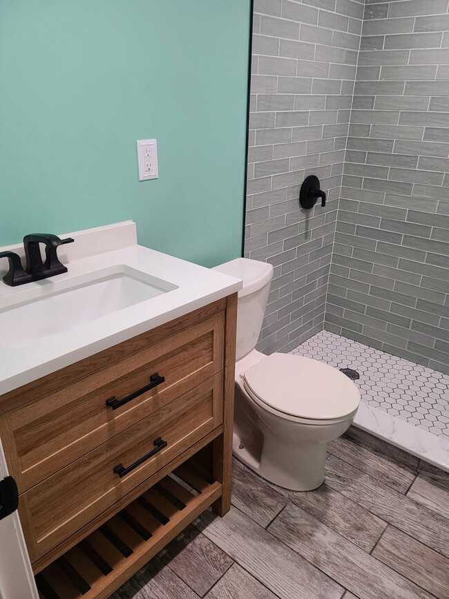 Building Photo - 133 N Country Rd