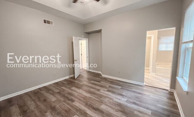 Building Photo - 3 Bed/2 Bath Spacious Home with Modern Features and Garage Parking! / Available Now!