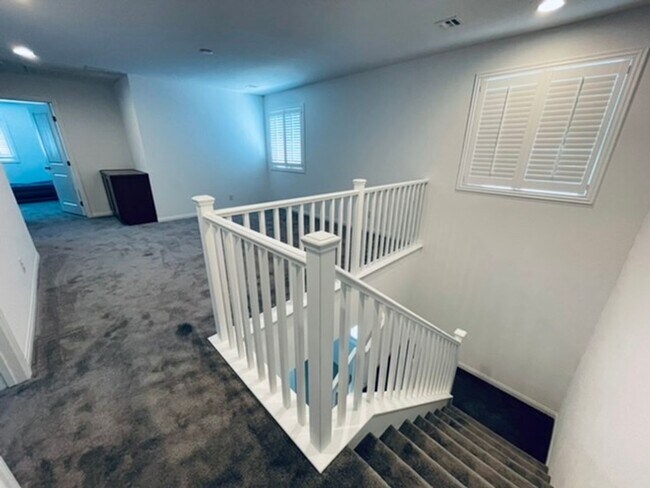 Building Photo - BEAUTIFUL 4 BEDROOM + LOFT HOME LOCATED IN...
