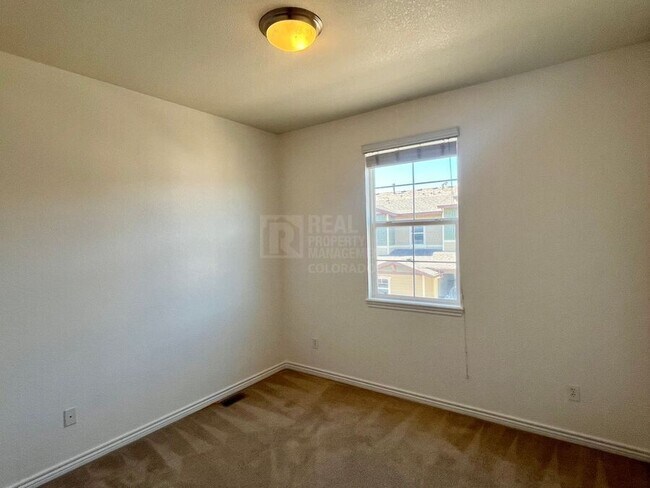 Building Photo - 10829 Tincup Creek Point