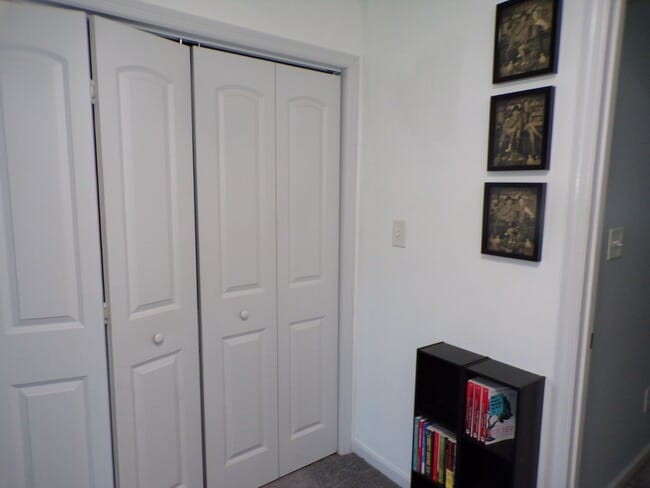 Building Photo - Two Bedroom Two and half Bathrooms Townhome!