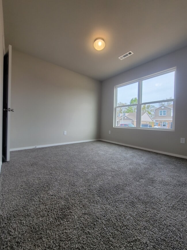 Building Photo - 1741 Hermitage Dr